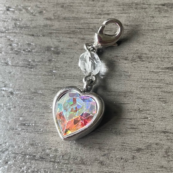Sabika Heart Pendant - Picture 2 of 3